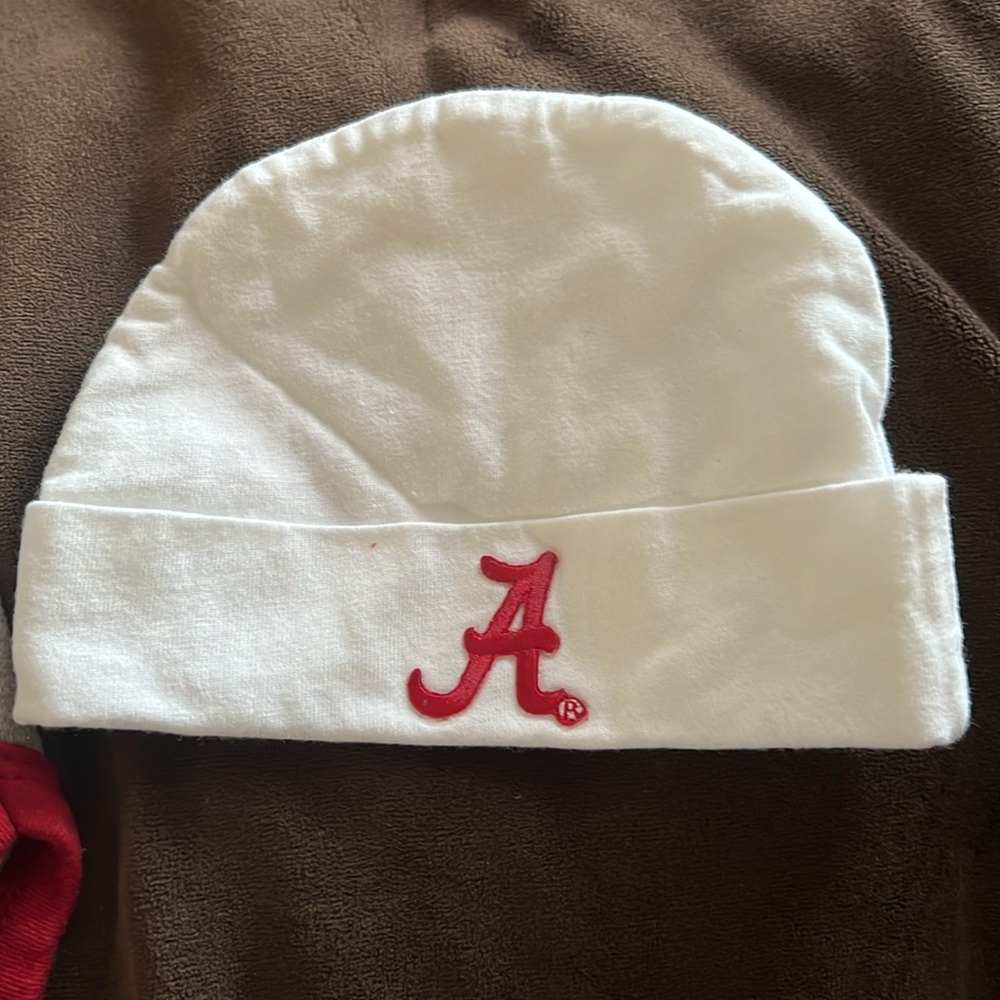 Roll Tide!!! 6/9 month grey/red onesie with white hat - Picture 2 of 2